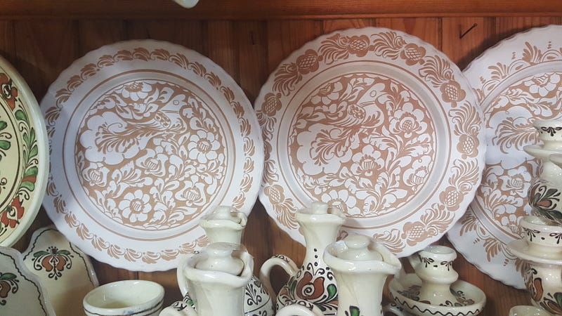 Traditional Romanian pottery as a cultural backdrop